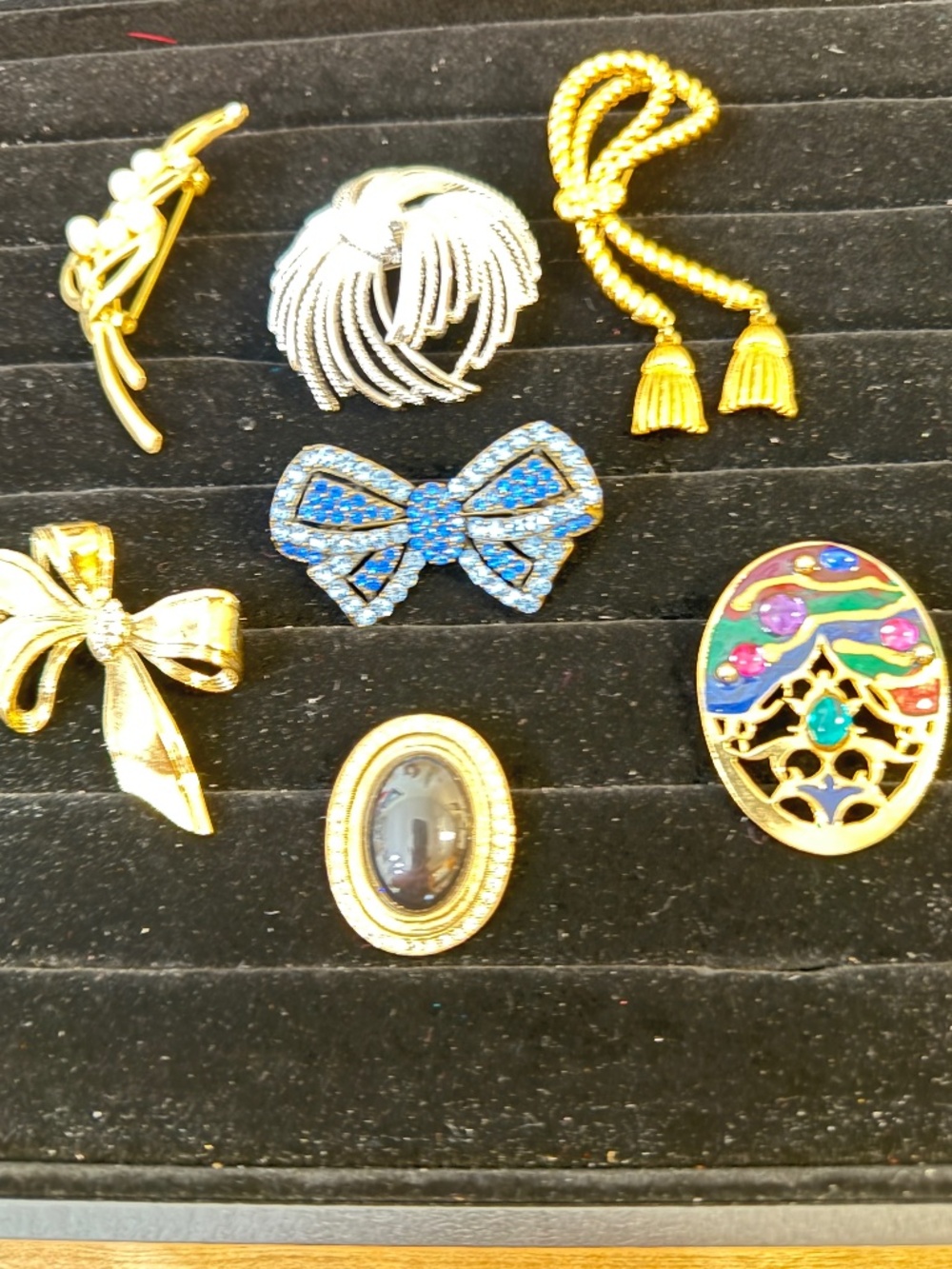 Brooch Bundle - Picture 2 of 7